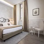 Relais De L\'Opera