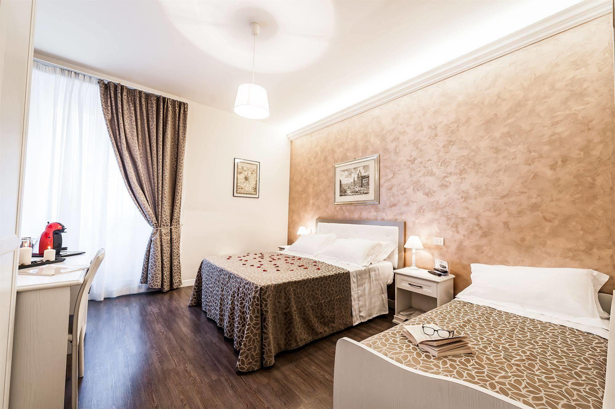 Relais De L'opera 2*